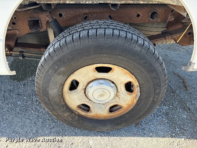 image for item DU2639 2004 Ford F150 Super Duty XL pickup truck