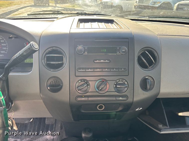 image for item DU2645 2006 Ford F150 Super Duty XL pickup truck