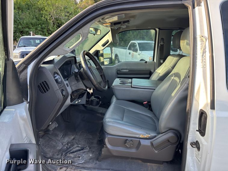 image for item DU2650 2015 Ford F250 Super Duty XL Ext. Cab utility bed pickup truck