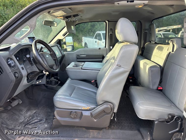 image for item DU2650 2015 Ford F250 Super Duty XL Ext. Cab utility bed pickup truck