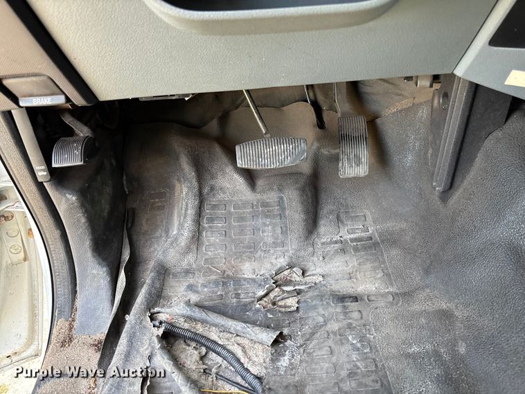 image for item DU2650 2015 Ford F250 Super Duty XL Ext. Cab utility bed pickup truck