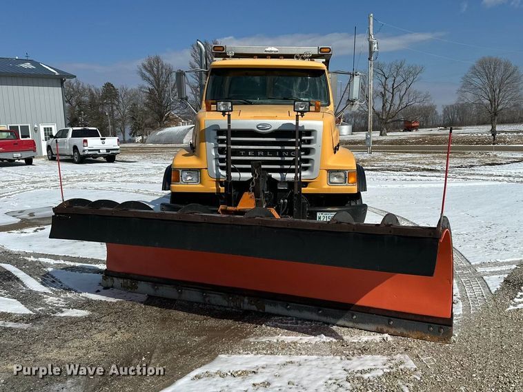 image for item DV0799 2004 Sterling L9500 dump truck