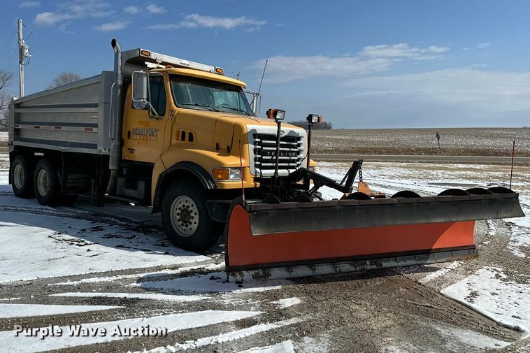image for item DV0799 2004 Sterling L9500 dump truck