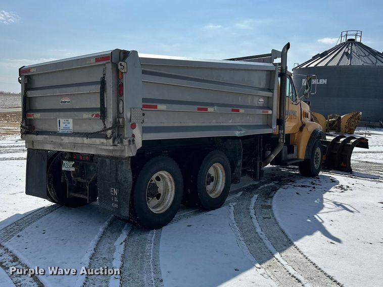 image for item DV0799 2004 Sterling L9500 dump truck
