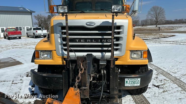 image for item DV0799 2004 Sterling L9500 dump truck