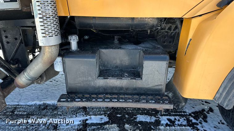 image for item DV0799 2004 Sterling L9500 dump truck