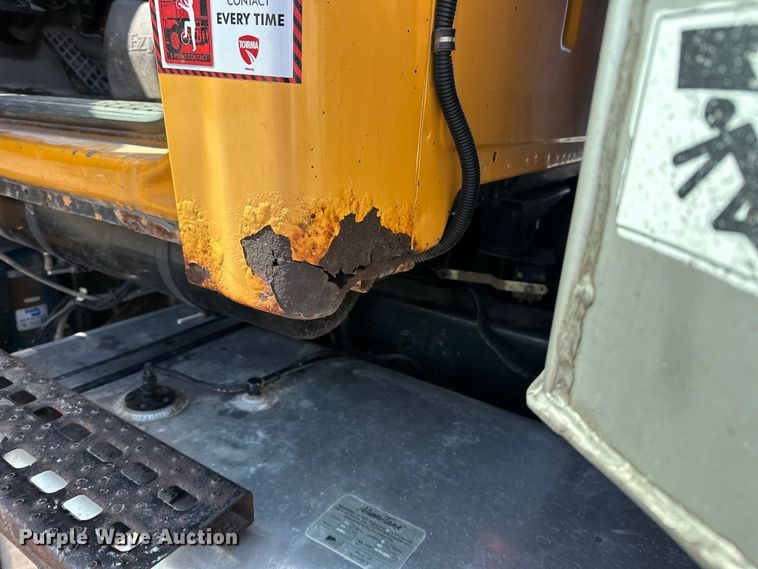 image for item DV0799 2004 Sterling L9500 dump truck