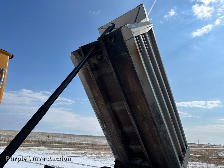 image for item DV0799 2004 Sterling L9500 dump truck