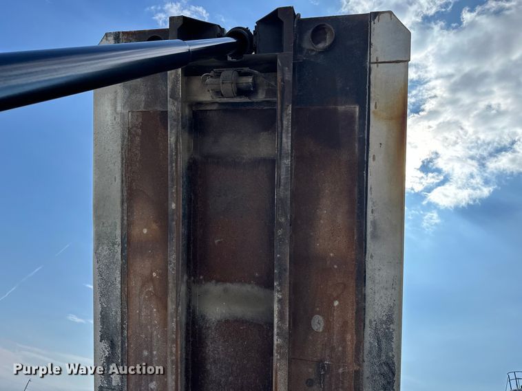 image for item DV0799 2004 Sterling L9500 dump truck