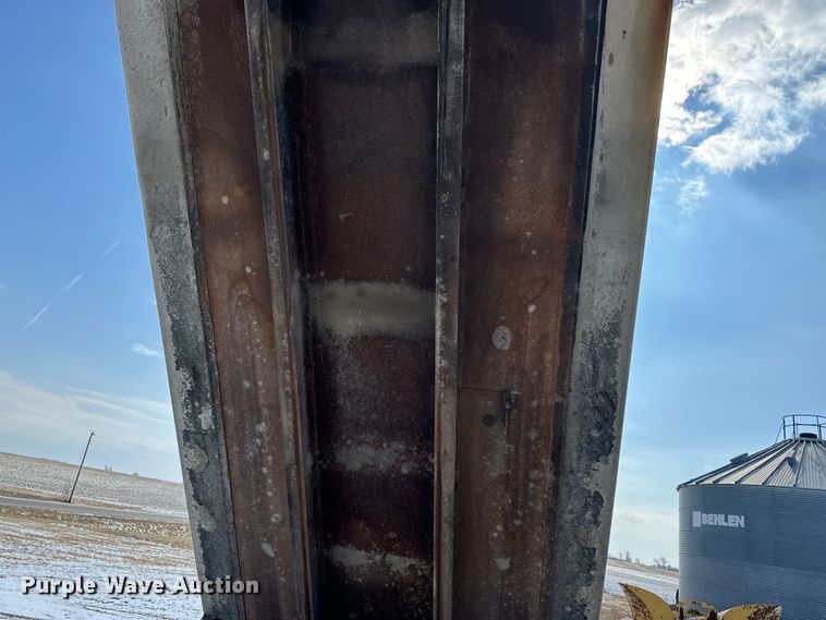 image for item DV0799 2004 Sterling L9500 dump truck