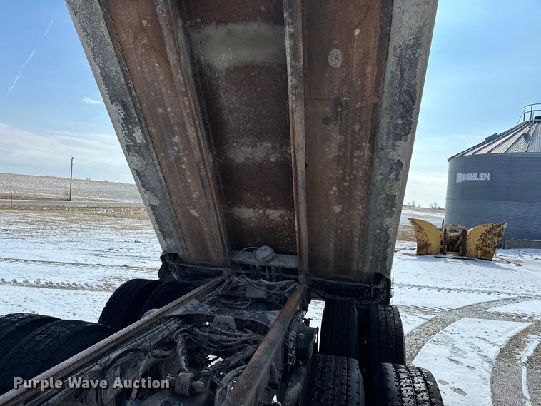 image for item DV0799 2004 Sterling L9500 dump truck