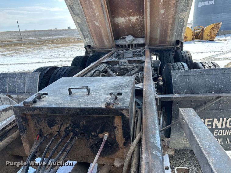 image for item DV0799 2004 Sterling L9500 dump truck