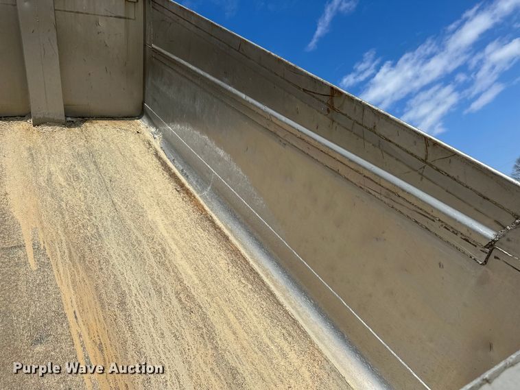 image for item DV0799 2004 Sterling L9500 dump truck