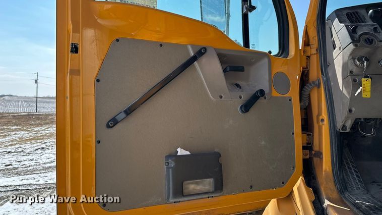 image for item DV0799 2004 Sterling L9500 dump truck