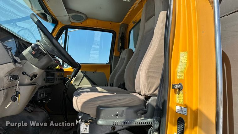 image for item DV0799 2004 Sterling L9500 dump truck