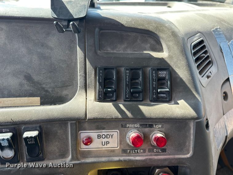 image for item DV0799 2004 Sterling L9500 dump truck