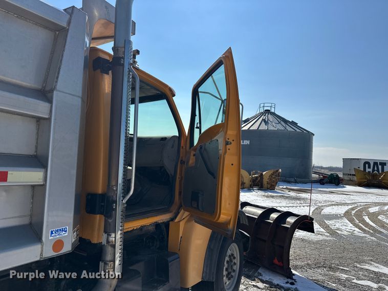 image for item DV0799 2004 Sterling L9500 dump truck