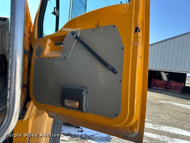 image for item DV0799 2004 Sterling L9500 dump truck