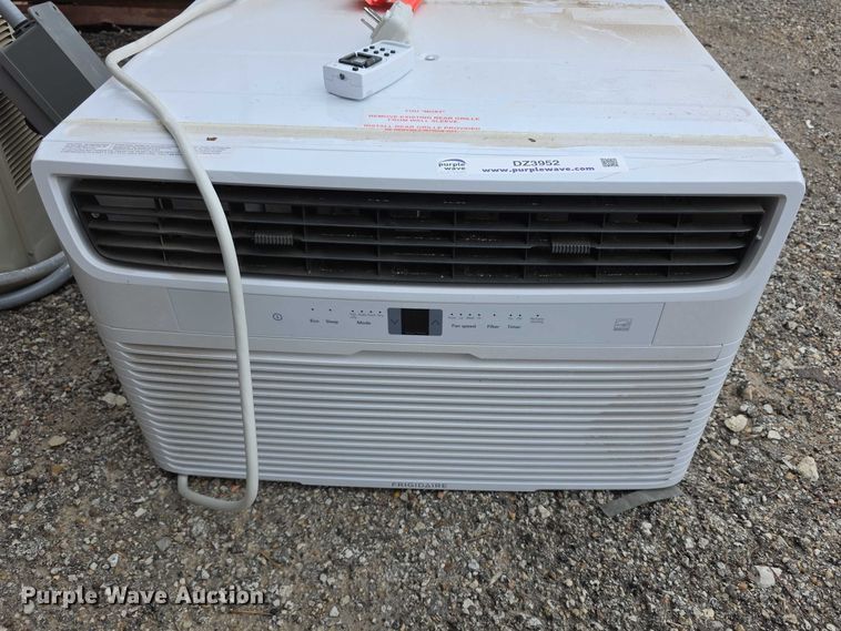 image for item DZ3952 Frigidaire AC window unit 