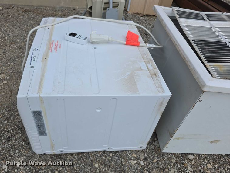 image for item DZ3952 Frigidaire AC window unit 