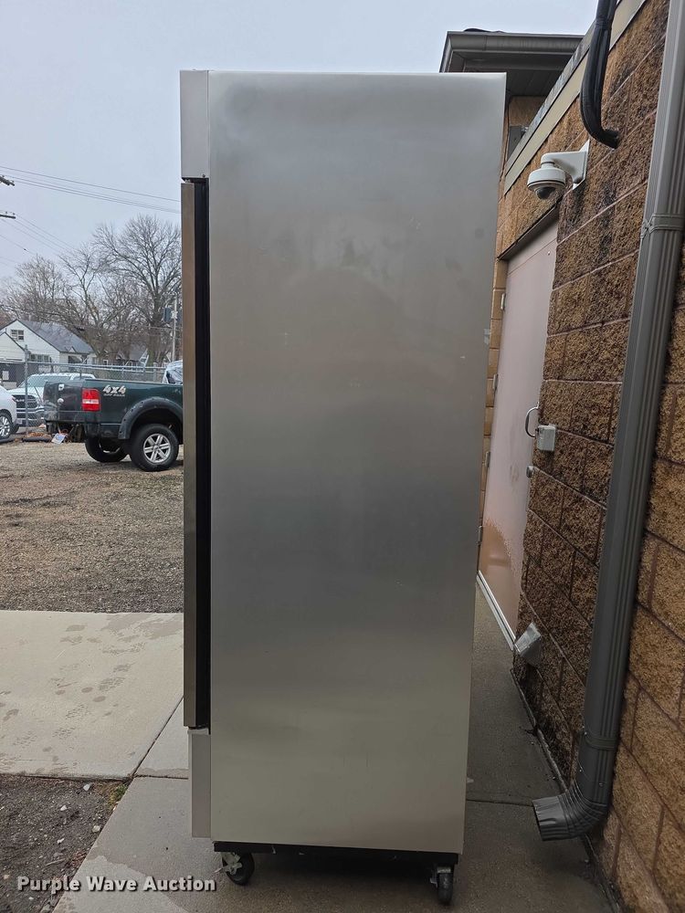 image for item DZ3969 True T72 commercial refrigerator