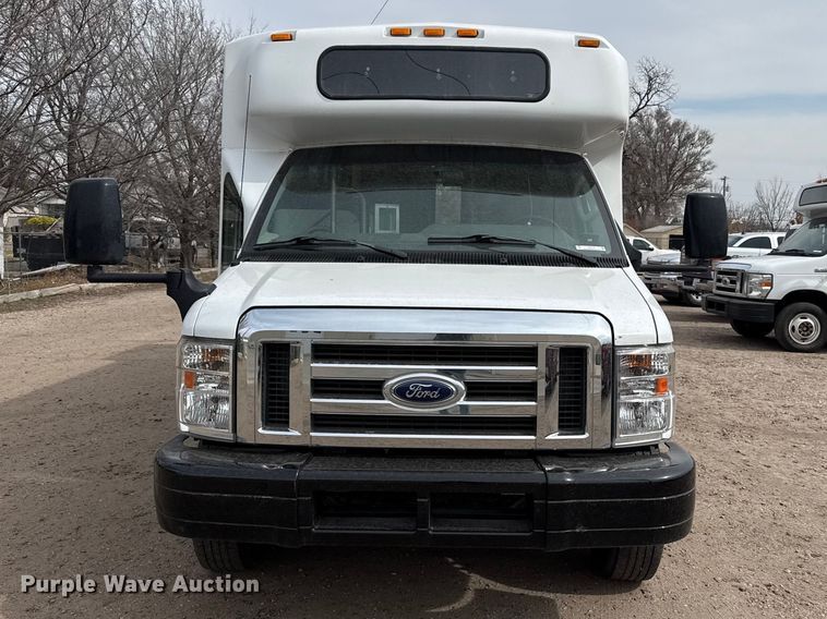 image for item DZ5144 2016 Ford Aerotech E450 Super Duty shuttle bus