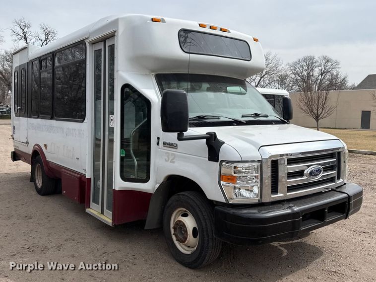 image for item DZ5144 2016 Ford Aerotech E450 Super Duty shuttle bus