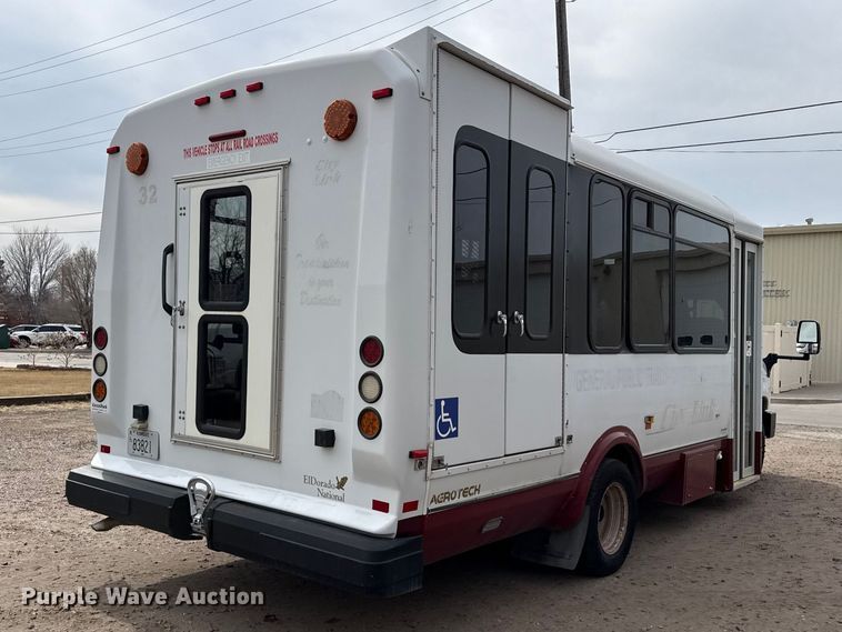 image for item DZ5144 2016 Ford Aerotech E450 Super Duty shuttle bus