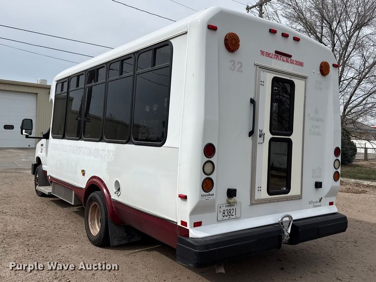 image for item DZ5144 2016 Ford Aerotech E450 Super Duty shuttle bus