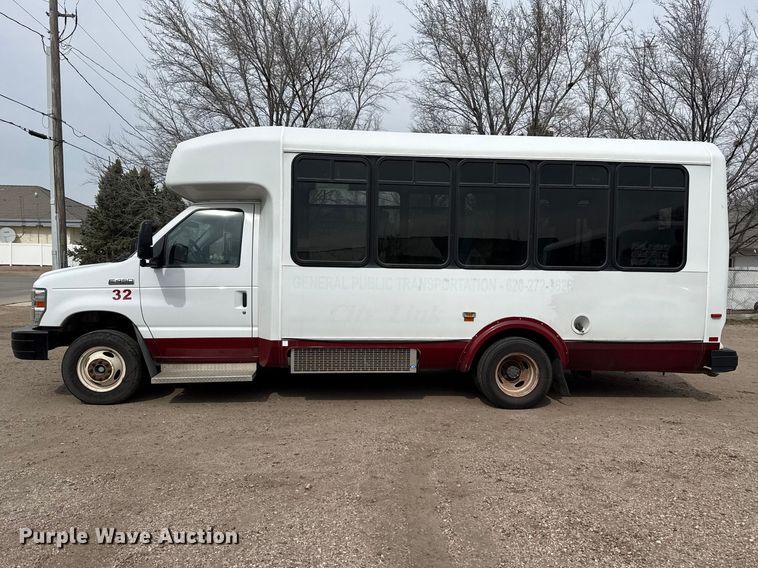 image for item DZ5144 2016 Ford Aerotech E450 Super Duty shuttle bus