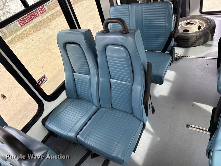 image for item DZ5144 2016 Ford Aerotech E450 Super Duty shuttle bus