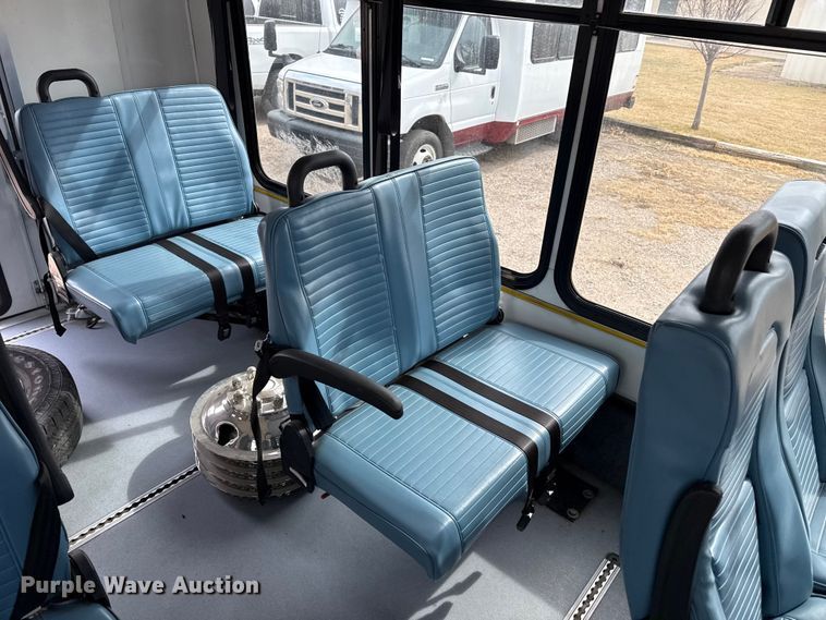 image for item DZ5144 2016 Ford Aerotech E450 Super Duty shuttle bus