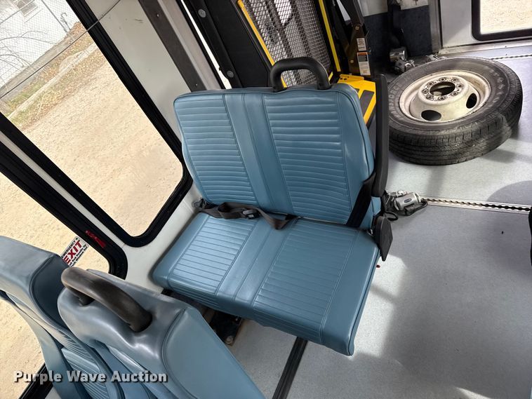 image for item DZ5144 2016 Ford Aerotech E450 Super Duty shuttle bus