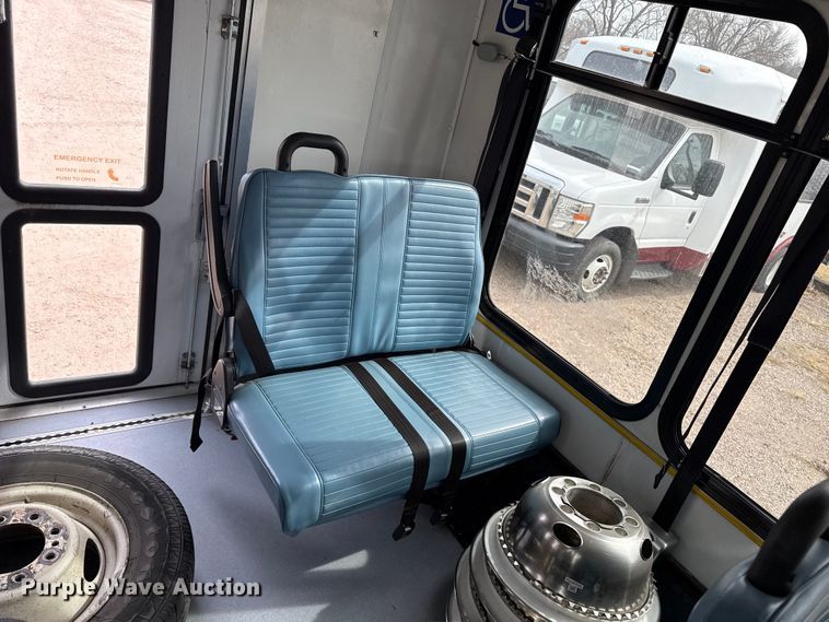 image for item DZ5144 2016 Ford Aerotech E450 Super Duty shuttle bus