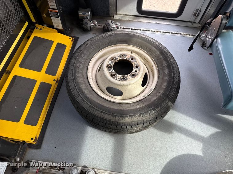 image for item DZ5144 2016 Ford Aerotech E450 Super Duty shuttle bus