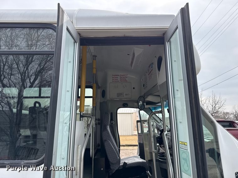 image for item DZ5144 2016 Ford Aerotech E450 Super Duty shuttle bus