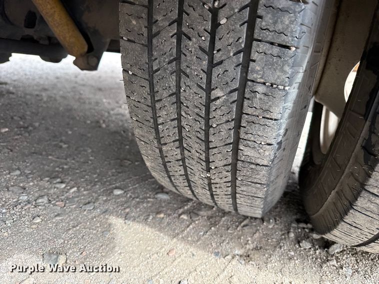 image for item DZ5144 2016 Ford Aerotech E450 Super Duty shuttle bus