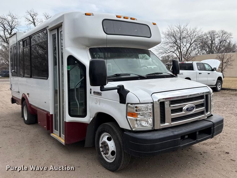image for item DZ5145 2016 Ford Aerotech E450 Super Duty shuttle bus