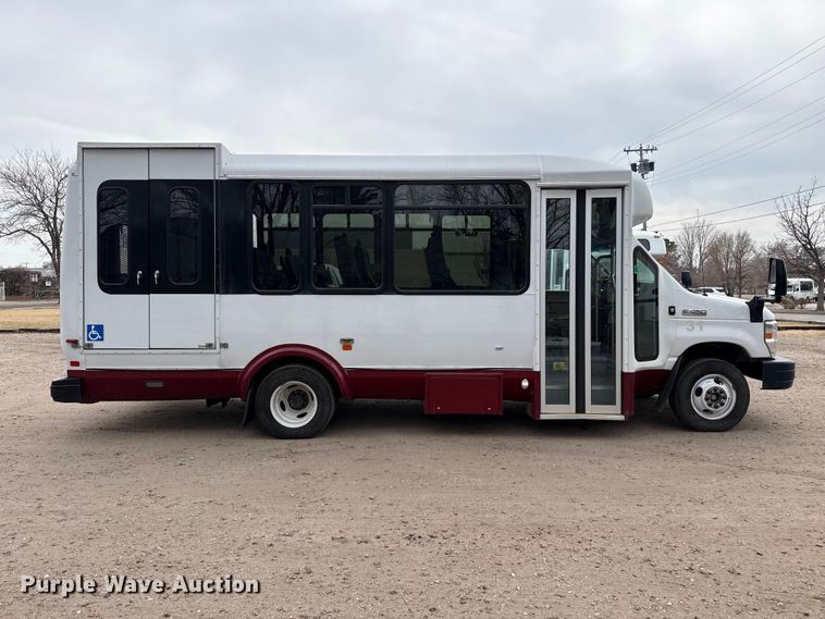 image for item DZ5145 2016 Ford Aerotech E450 Super Duty shuttle bus