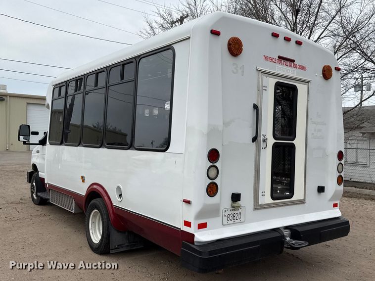 image for item DZ5145 2016 Ford Aerotech E450 Super Duty shuttle bus