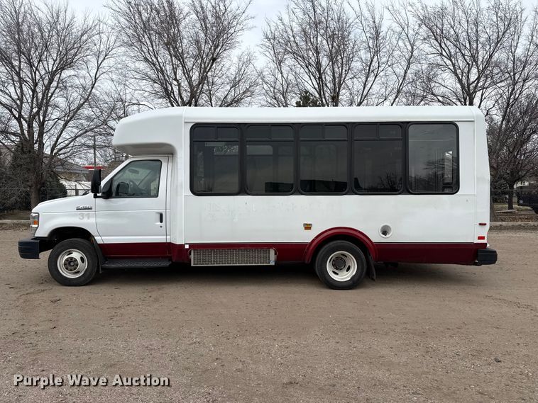 image for item DZ5145 2016 Ford Aerotech E450 Super Duty shuttle bus