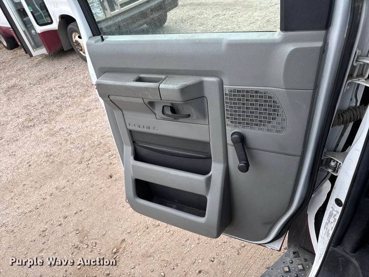 image for item DZ5145 2016 Ford Aerotech E450 Super Duty shuttle bus