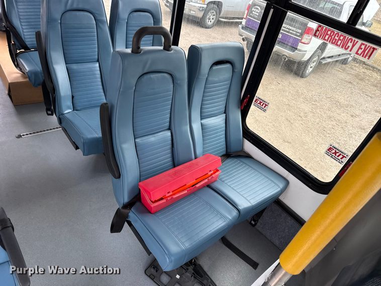 image for item DZ5145 2016 Ford Aerotech E450 Super Duty shuttle bus