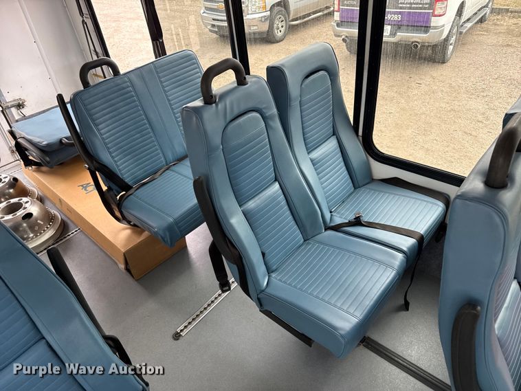 image for item DZ5145 2016 Ford Aerotech E450 Super Duty shuttle bus