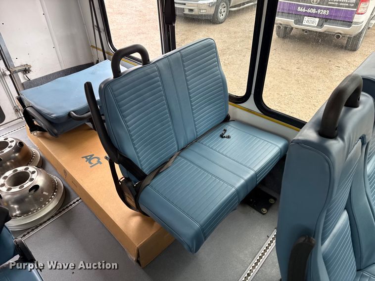 image for item DZ5145 2016 Ford Aerotech E450 Super Duty shuttle bus