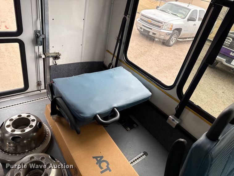 image for item DZ5145 2016 Ford Aerotech E450 Super Duty shuttle bus