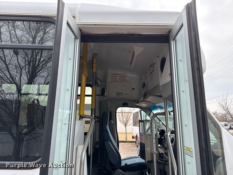 image for item DZ5145 2016 Ford Aerotech E450 Super Duty shuttle bus