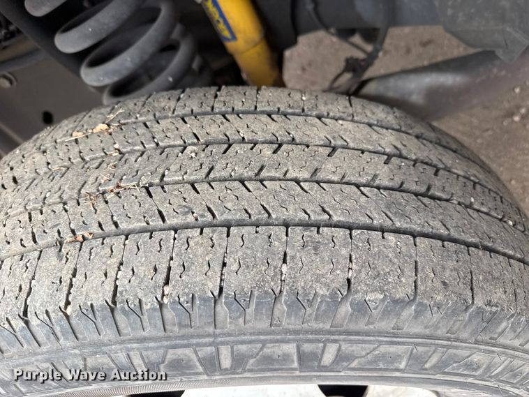 image for item DZ5145 2016 Ford Aerotech E450 Super Duty shuttle bus