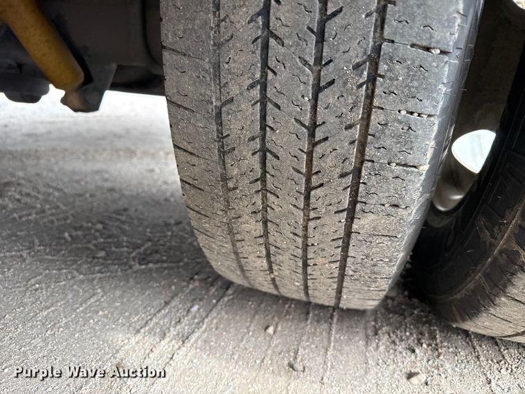 image for item DZ5145 2016 Ford Aerotech E450 Super Duty shuttle bus