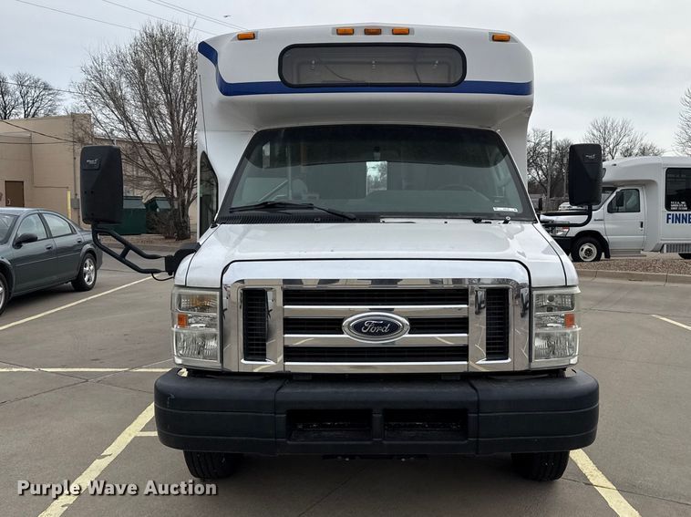 image for item DZ5146 2010 Ford E450 Super Duty shuttle bus